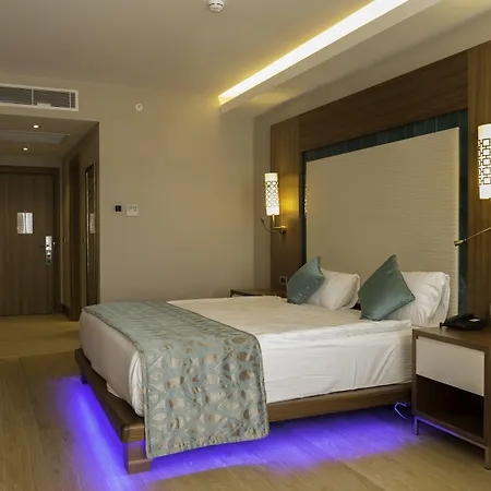 Ramada Hotel & Suites By Wyndham Kusadasi-3